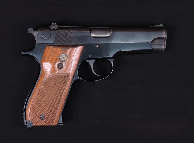 Smith & Wesson Model 39 (model photo)