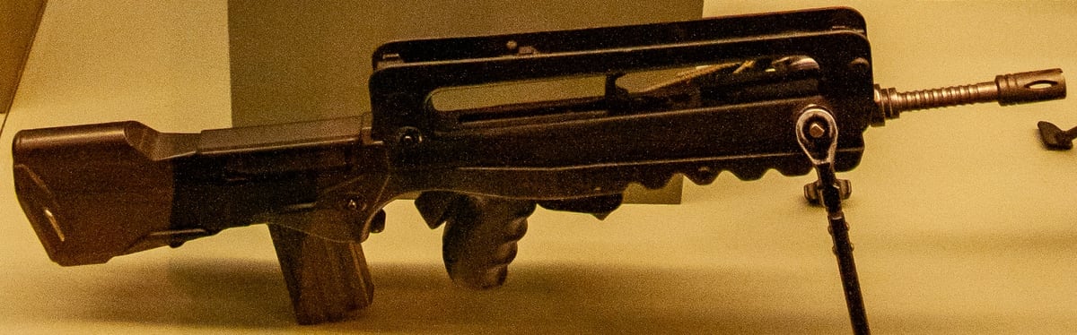 MAS FAMAS F1 (model photo)