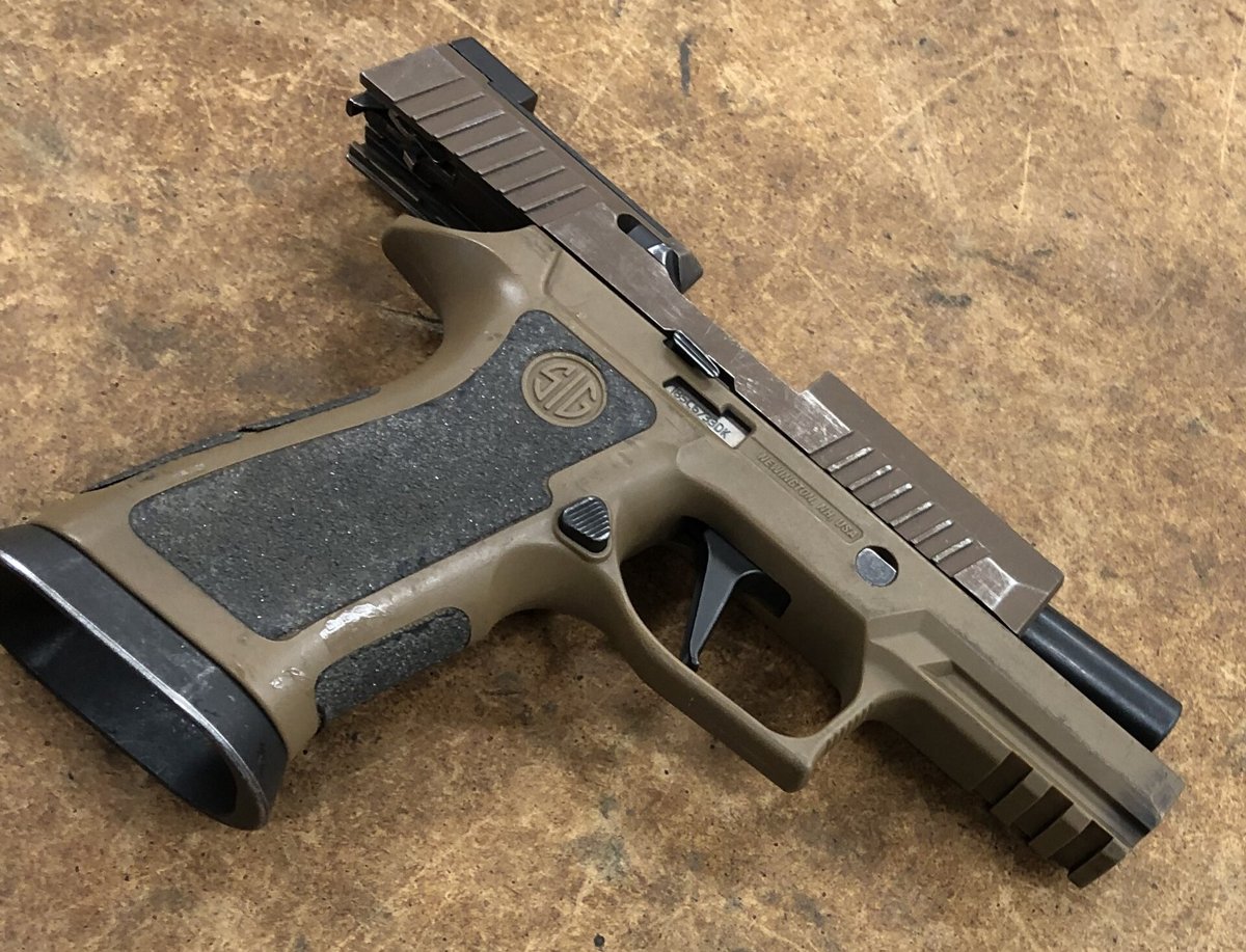 SIG SAUER P320 X-Carry (model photo)